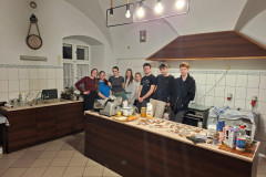 19.12.2025 - Oaza Młodzieży Franciszkańskiej - pieczenie pierników